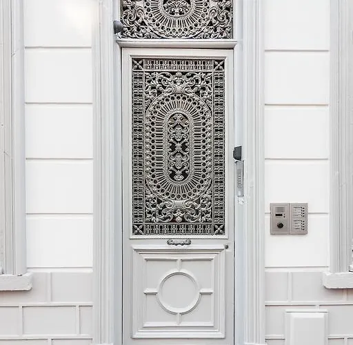 ル 84 サント キャス アパート