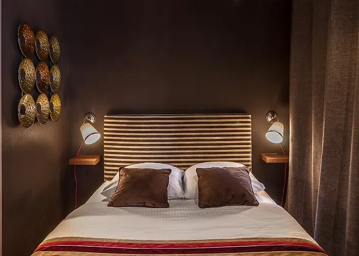 ル 84 サント キャス アパート