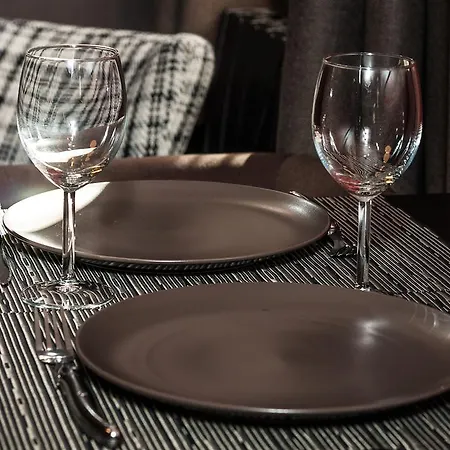 Le 84 Sainte-cath' Apartment *