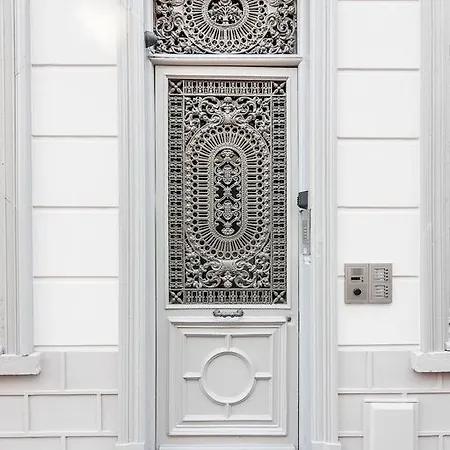 Le 84 Sainte-cath' Apartment